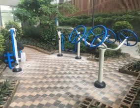 Tối Ưu Hóa Sức Khỏe: Hướng Dẫn Tập Cùng Thiết Bị Đi Bộ Trên Không Ngoài Công Viên Hiệu Quả Nhất